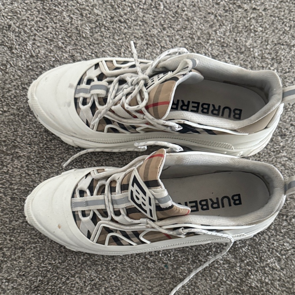 Burberry White and Black Authur Sneakers